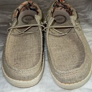 Used size 6 Hey Dude